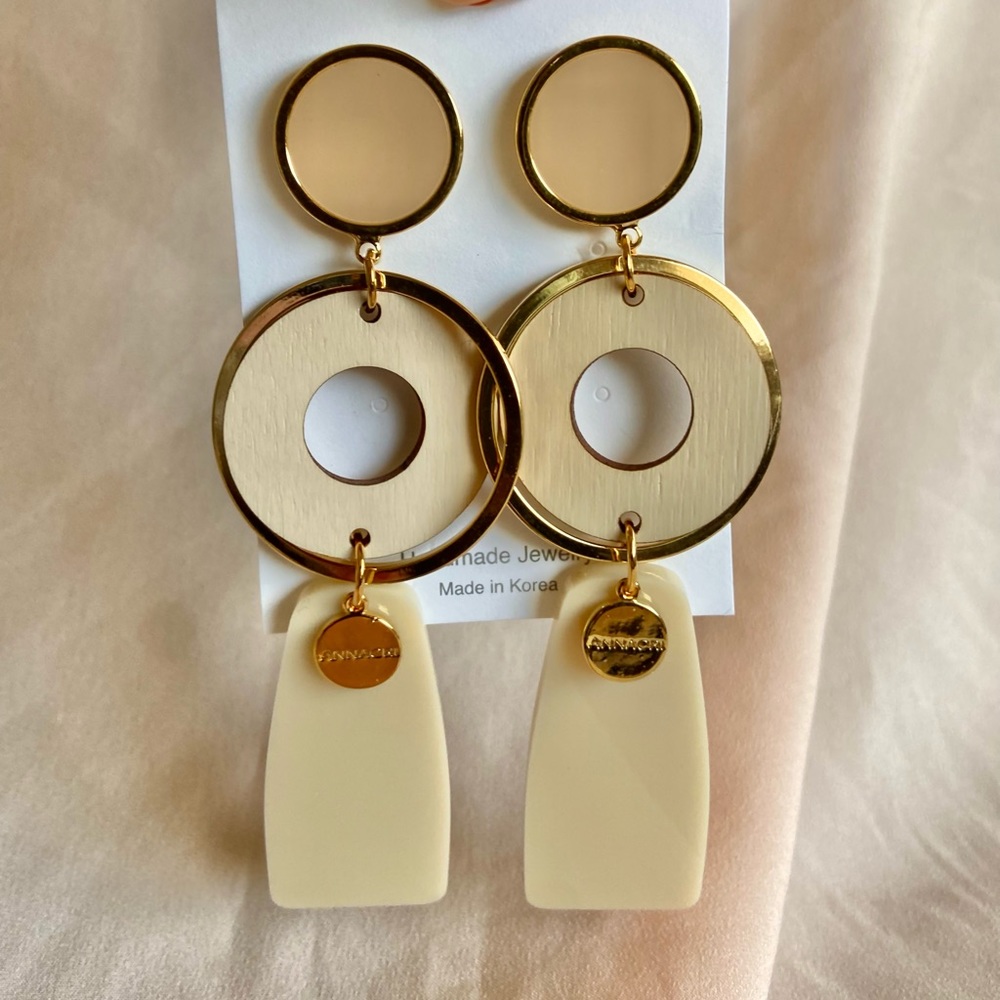 BEAUTIFUL DANGLING EARRINGS